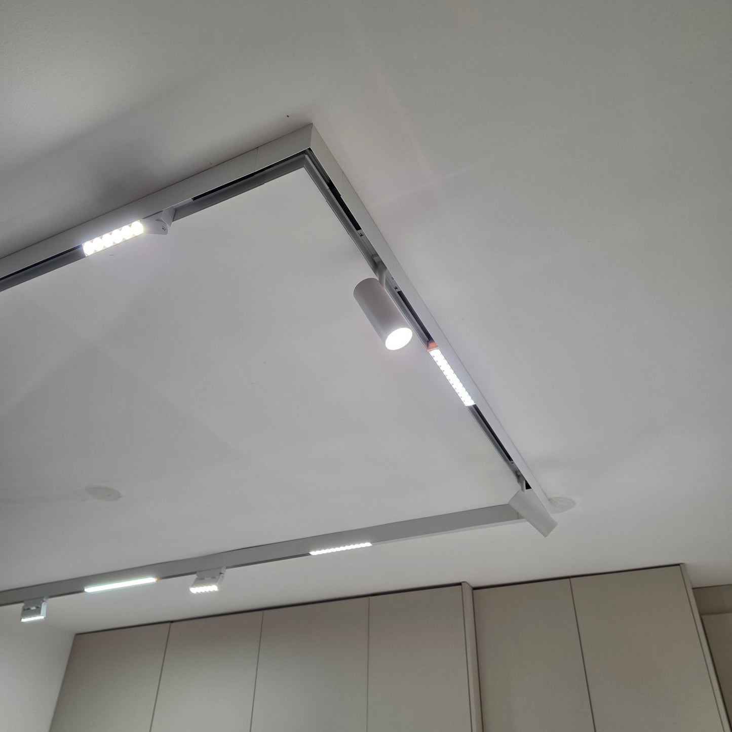 Riel Magnético de luz inteligente